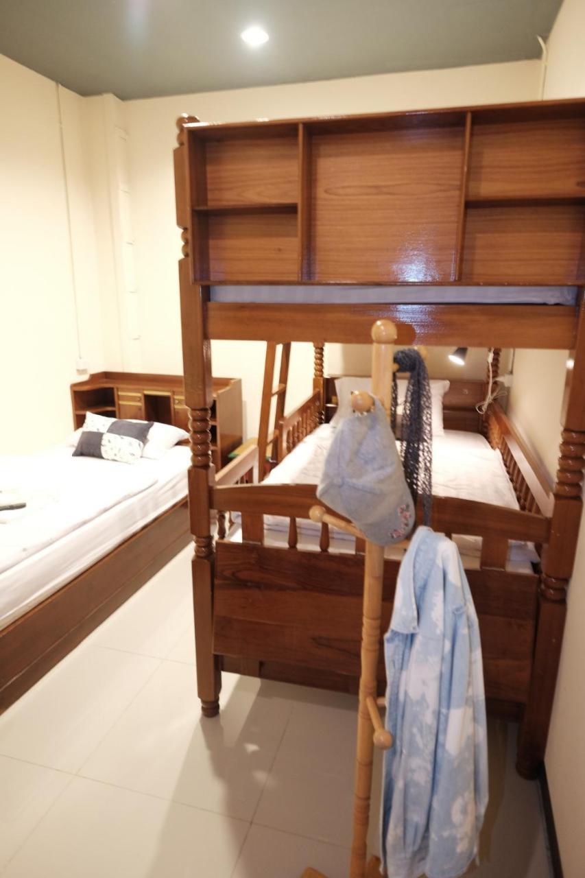Khaosan Station (Adults Only) Hostel Bangkok Ngoại thất bức ảnh