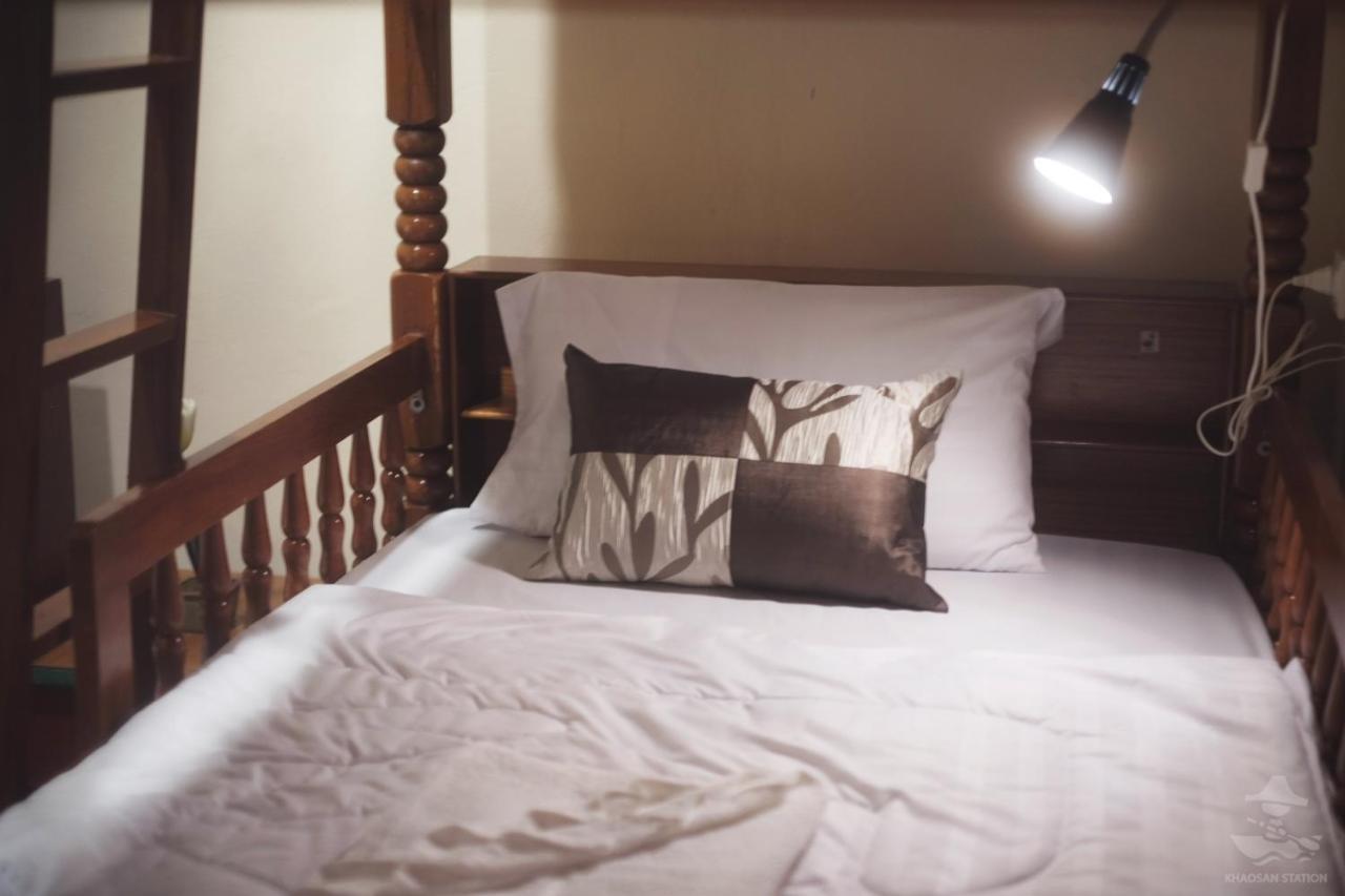 Khaosan Station (Adults Only) Hostel Bangkok Ngoại thất bức ảnh