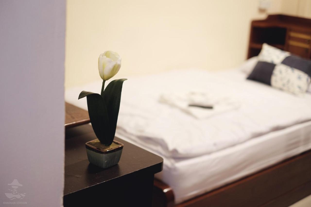 Khaosan Station (Adults Only) Hostel Bangkok Ngoại thất bức ảnh